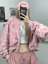 Sudadera corta con capucha y estampado de leopardo